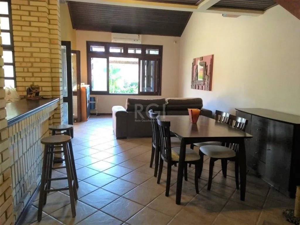 Imagem Casa para Venda - 219m², 3 dormitórios, sendo 1 suites, 4 vagas - Menino Deus