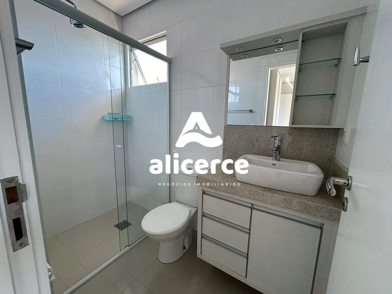 Imagem Apartamento Duplex à venda com 129m² l 3 quartos l 3 suítes l Vista Mar l Estreito - Florianópolis/SC