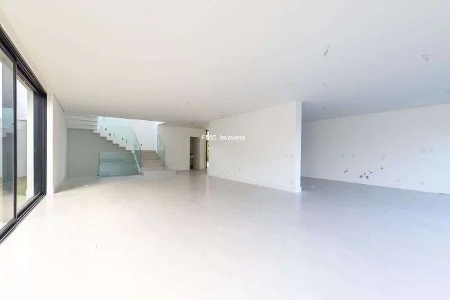 Imagem Casa em condomínio com 3 suítes.