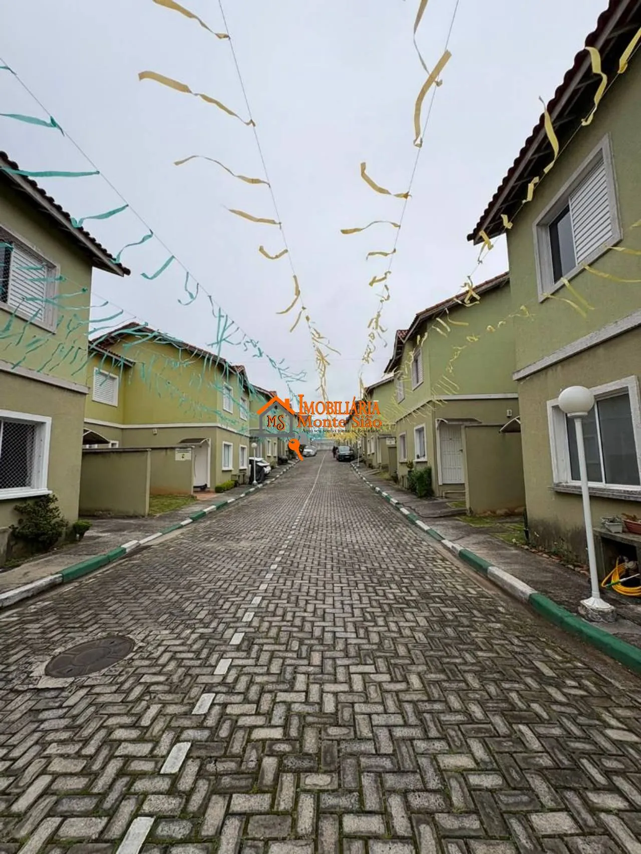 Imagem Sobrado com 2 dormitórios à venda, 70 m² por R$ 380.000,00 - Jardim Aracaré - Itaquaquecetuba/SP