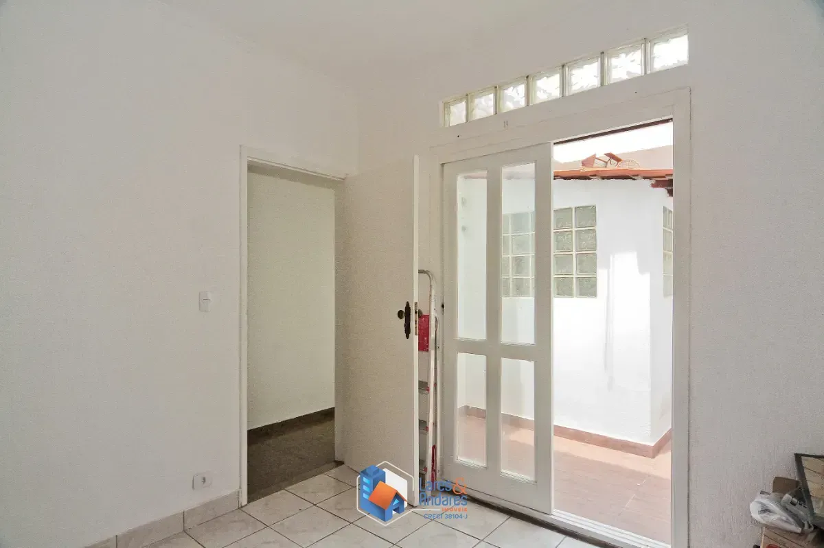 Imagem Sobrado para venda em Parque São Domingos com 4 quartos, sendo 1 suíte, 310m²