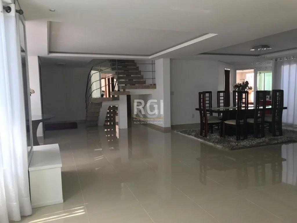Imagem Casa para Venda - 319.25m², 6 dormitórios, sendo 4 suites, 3 vagas - Jardim Floresta