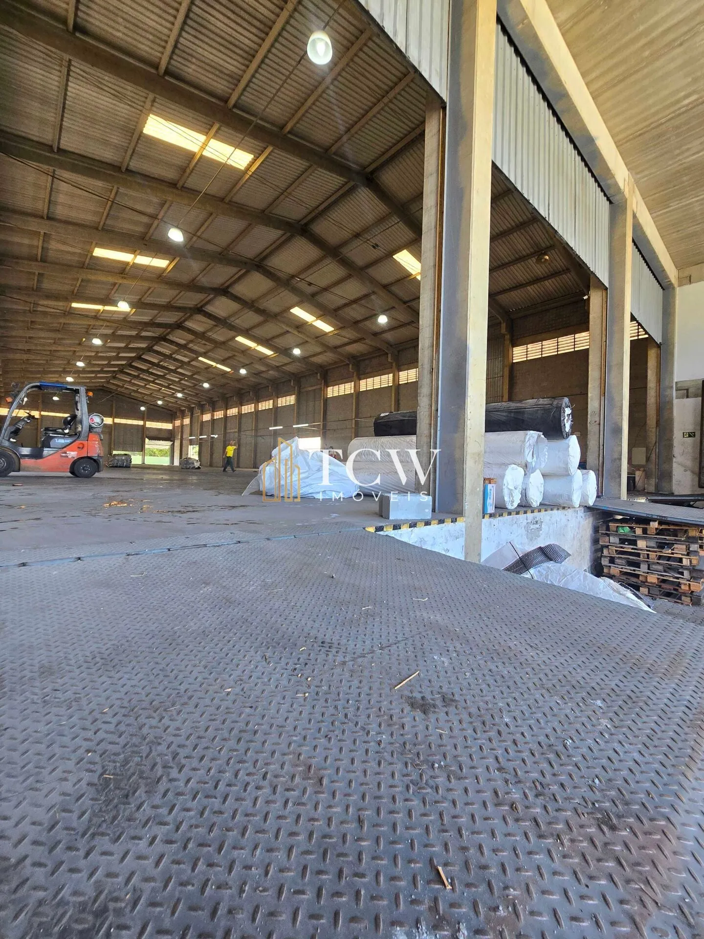 Imagem Galpão Industrial para Locação em Guarulhos/SP | 3.500 m² | 13 Docas | Próximo à Rodovia Presidente Dutra