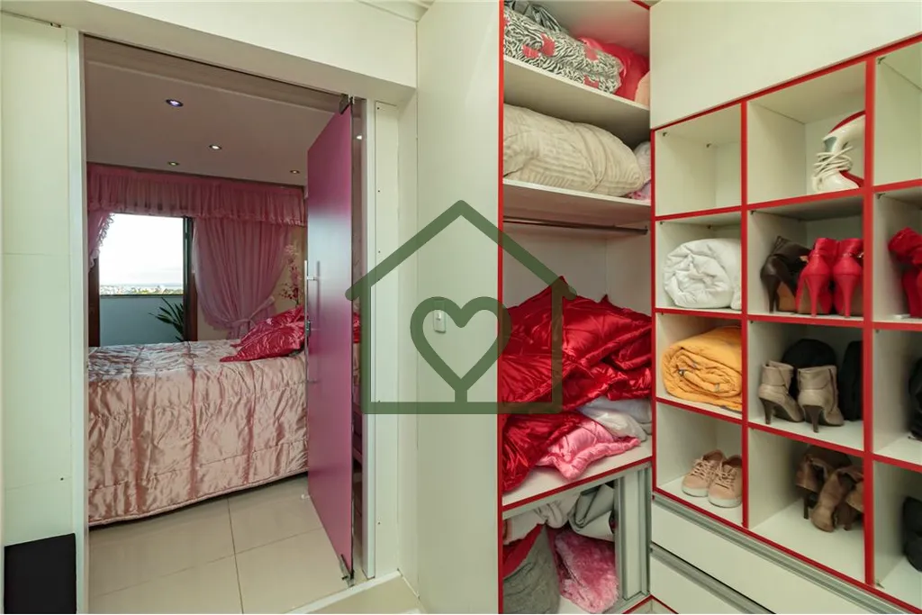 Imagem Apresentamos um excelente duplex residencial à venda em Santa Tereza, Porto Alegre, localizado na v...
