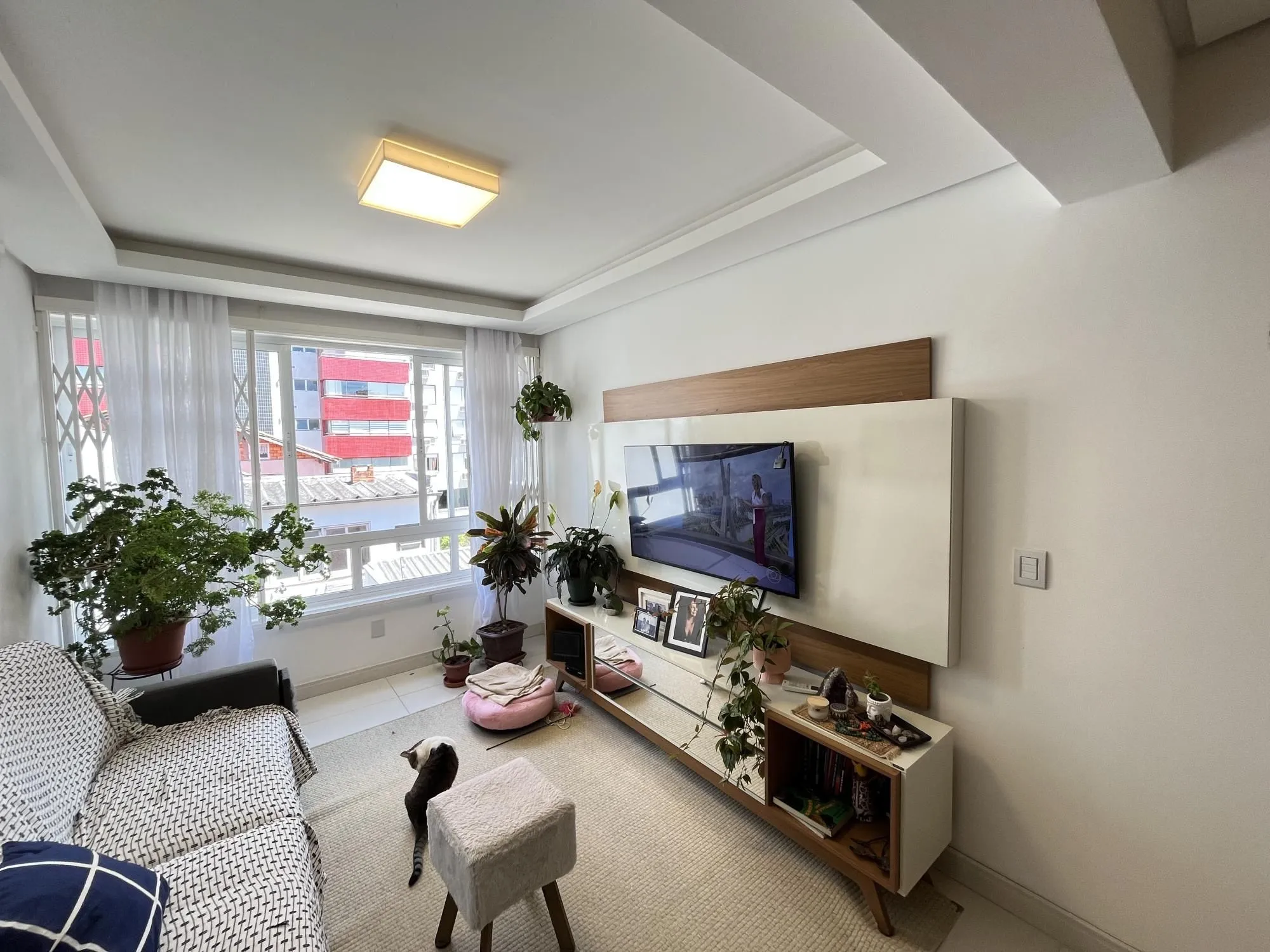 Imagem Apartamento de 2 quartos, suíte e 1 vaga de garagem no bairro Santana em POA/RS
