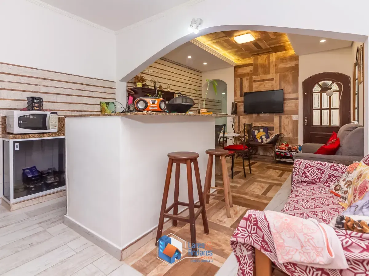 Imagem Sobrado para venda em Vila Zat com 5 quartos, sendo 2 suítes, 200m²