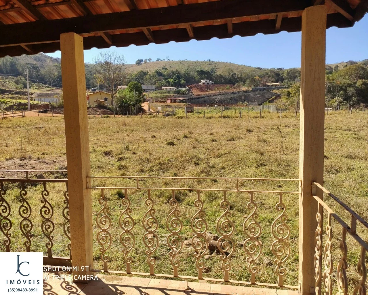 Imagem Sítio , próximo à São Lourenço MG, topografia plana, energia el?(C)trica instalada, muita água, lago, ducha natural, casa grande, estrada boa.