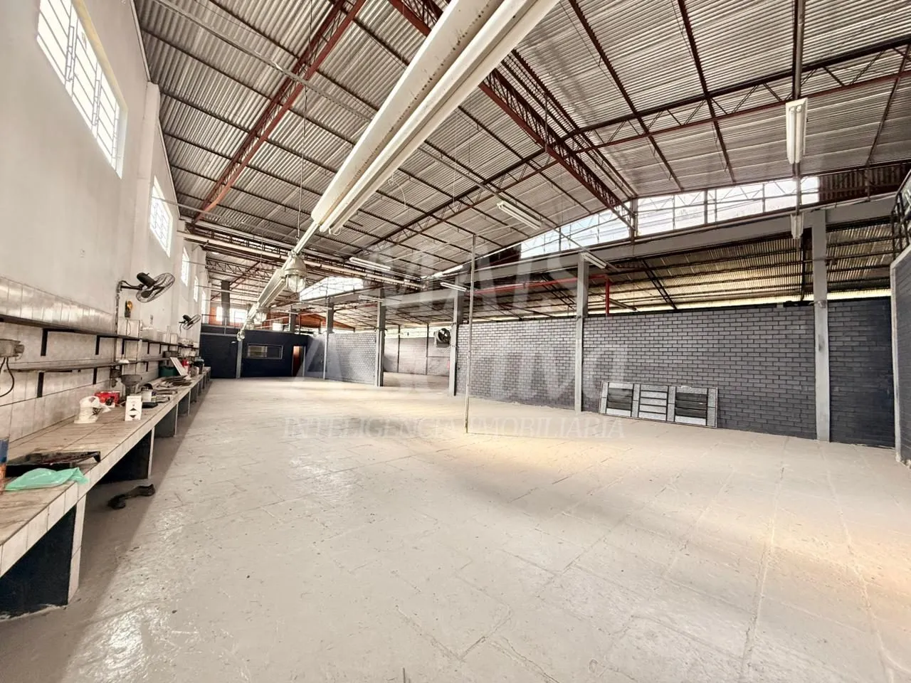 Imagem Prédio comercial pra locação de 1.440m² e terreno de 2.000m² - Novo hamburgo