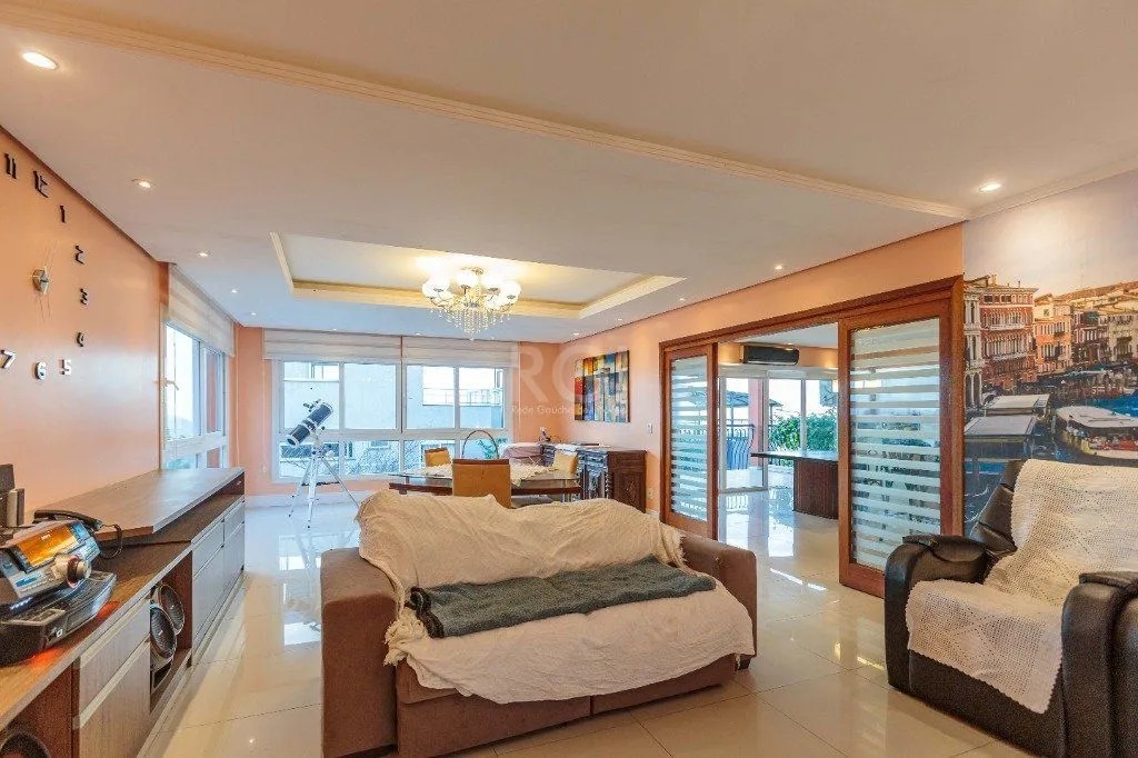 Imagem Casa de 498m², bairro Teresópolis