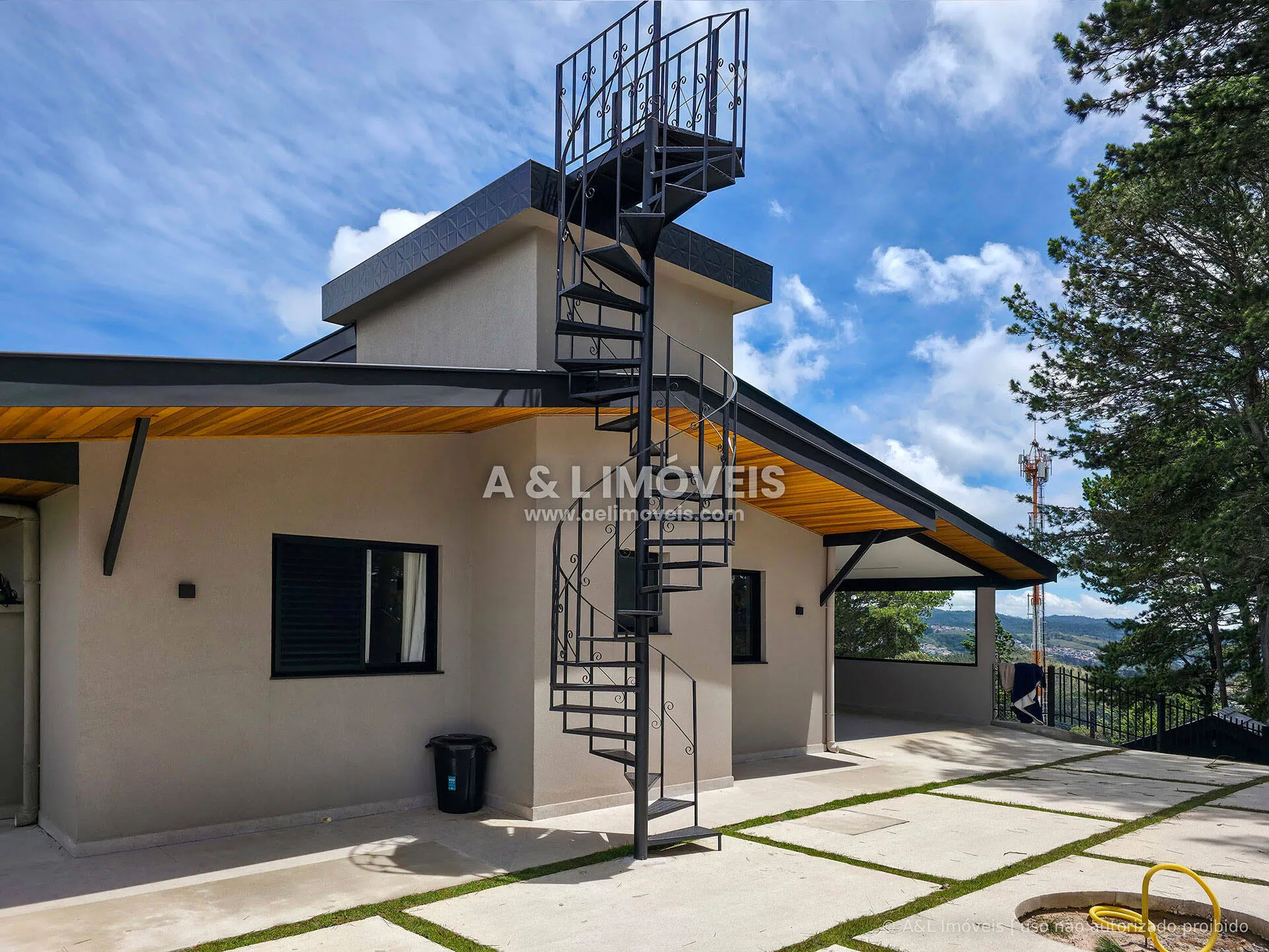 Imagem Casa à Venda em Campos do Jordão - Vista Panorâmica, 3 Suítes e Mirante