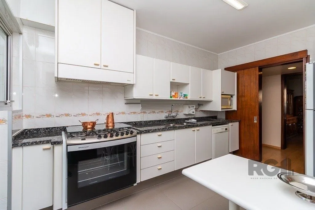 Imagem Vende-se amplo apartamento 3 quartos c/ suíte, 2 vagas, living com sacada e vista - 139m² - Auxiliadora