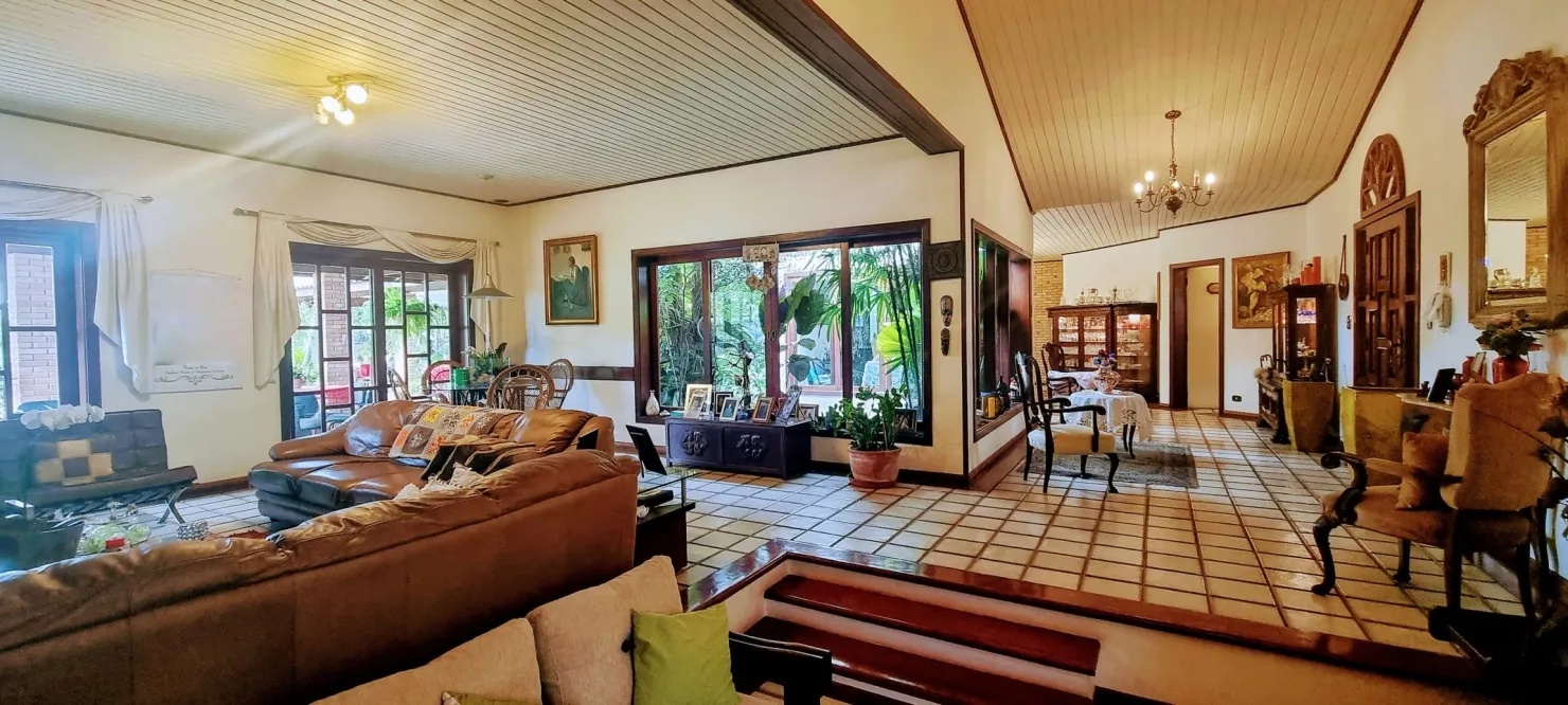Imagem Residência Exclusiva com Piscina, Lago Ornamental e 3 Suítes