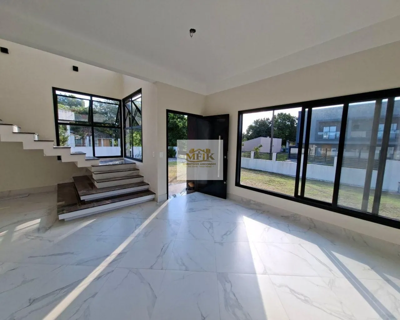 Imagem Casa com 214 m² e 3 quartos à venda em Atami