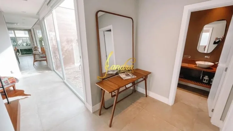 Imagem Casa térrea com 3 suítes e beira de lago com piscina