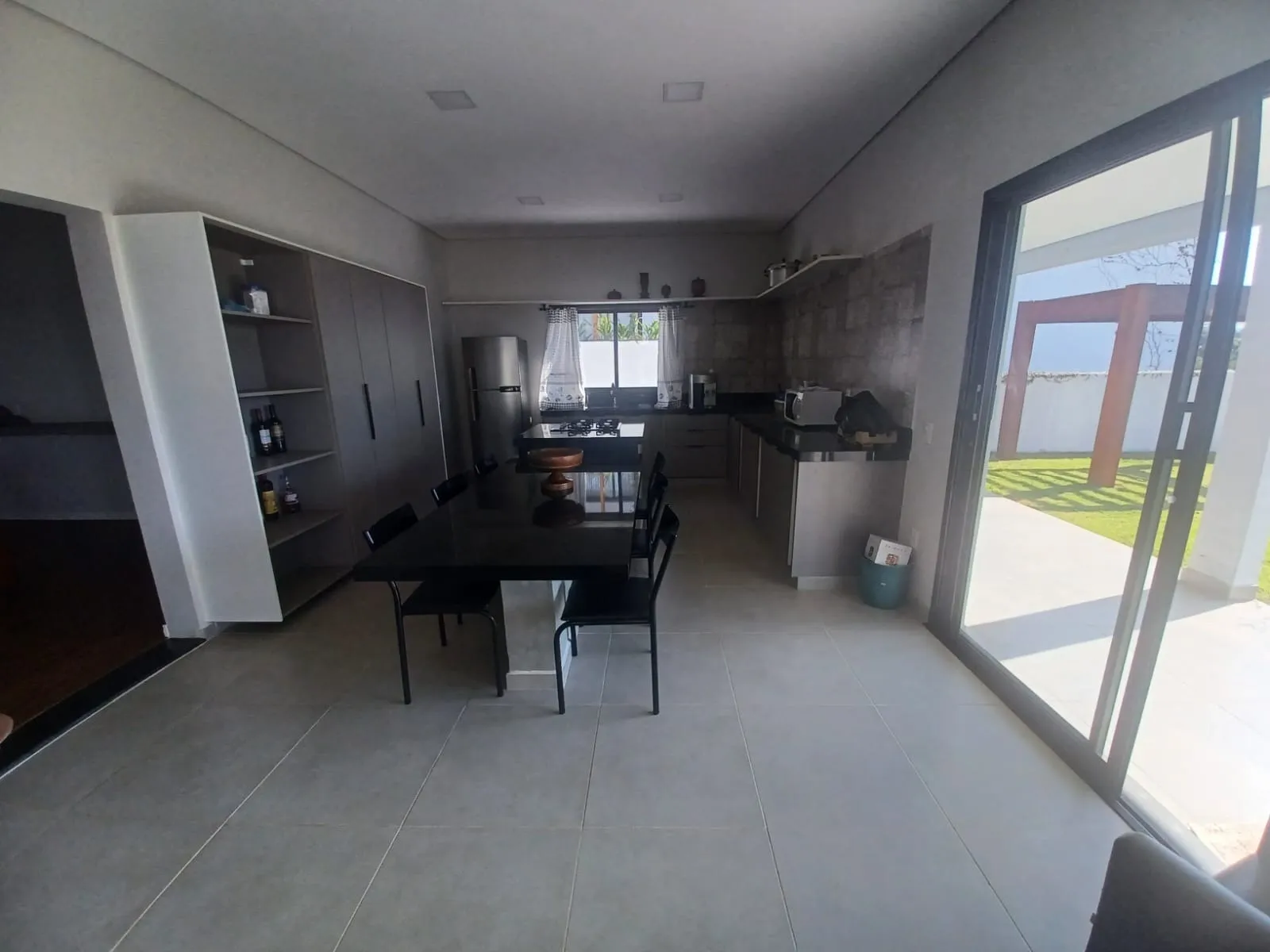 Imagem Casa de 350,00m² Construído Localizada no Condomínio Residencial Village Ipanema I!