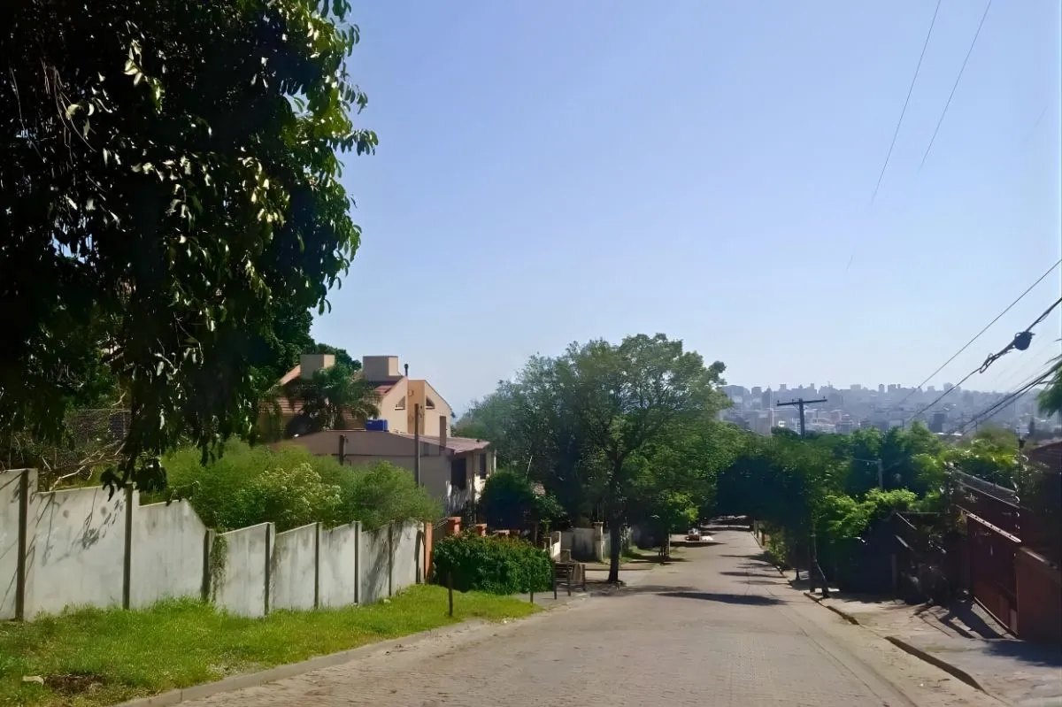 Imagem Terreno com 1.157,16m², na Rua Hipólito da Costa, com Projeto Aprovado