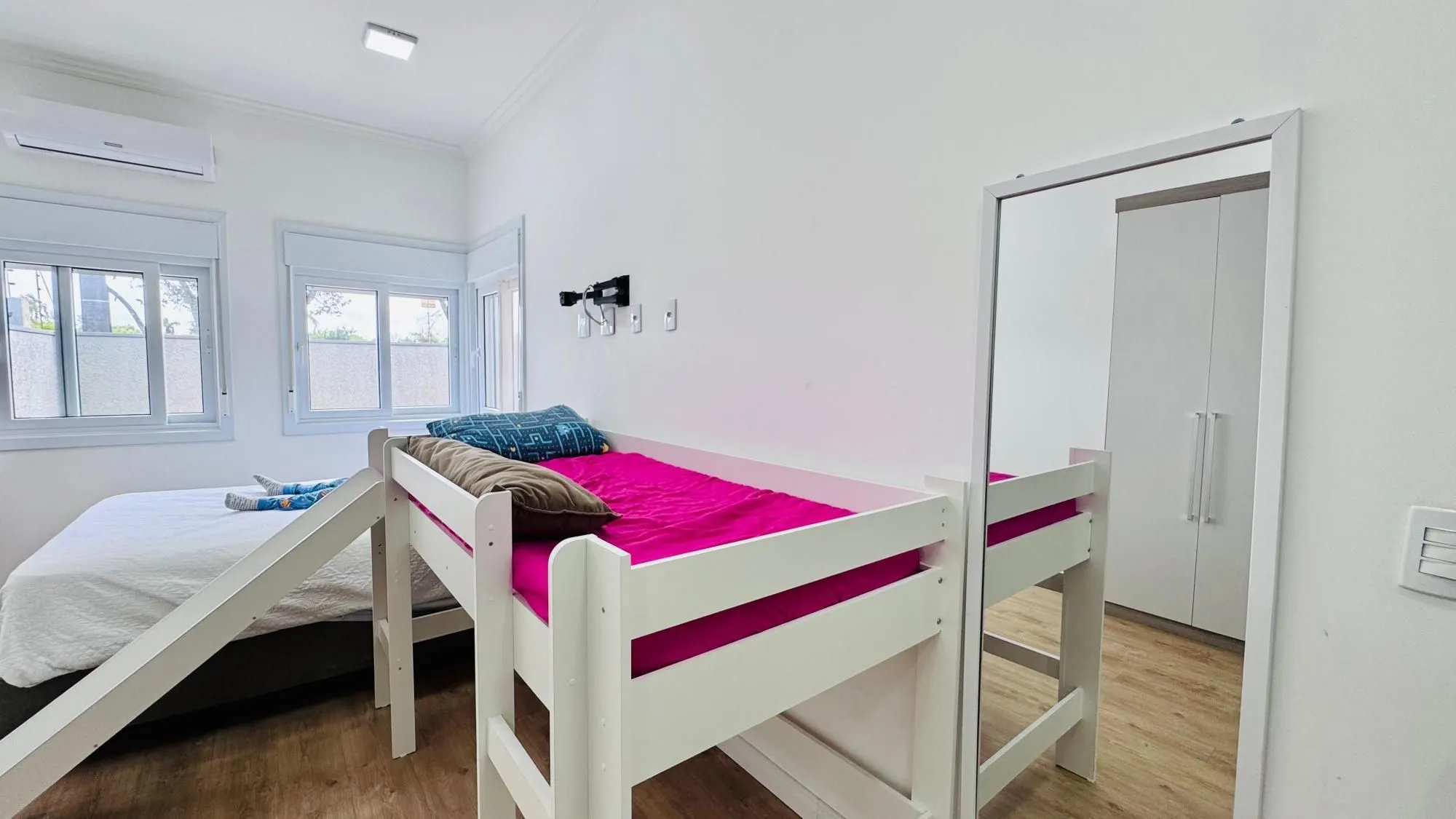 Imagem Casa em condomínio, 3 dormitórios, 1 suíte, 2 vagas Bairro Vale Ville