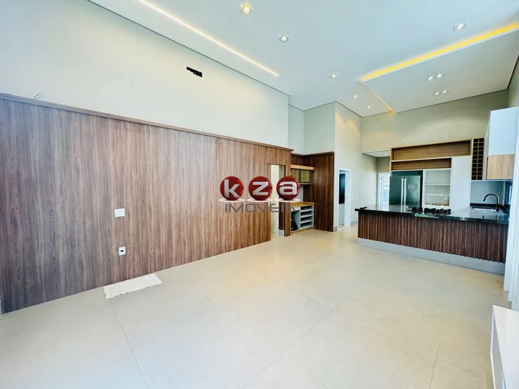 Imagem Casa de luxo a venda no Condomínio Portal do Jequitibá em Valinhos-SP: 3 quartos, 3 suítes, 2 salas, 4 banheiros, 2 vagas, 157m².