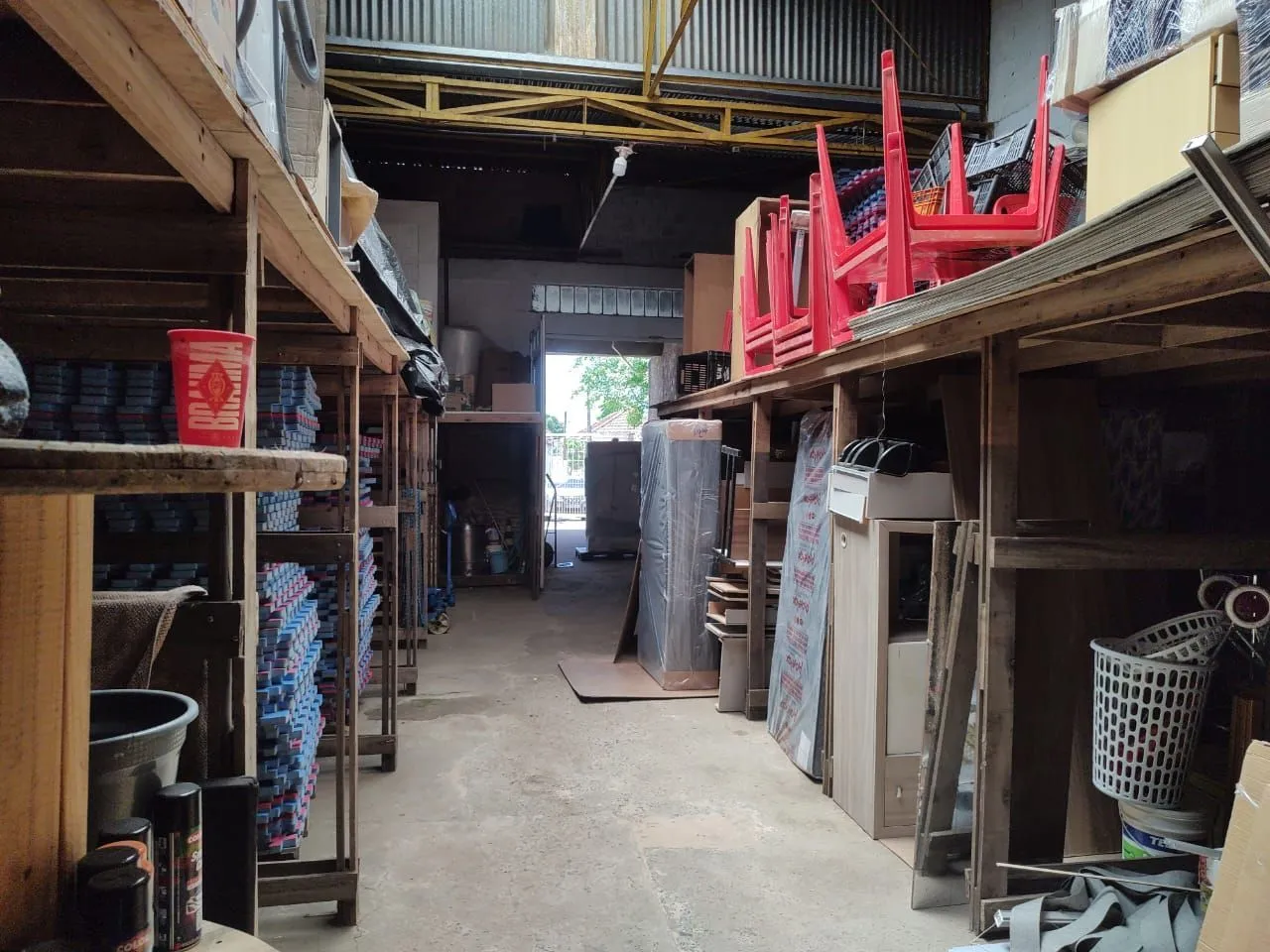 Imagem Vende Casa Comercial com deposito na parte de baixo, 289,80m²residência em cima.