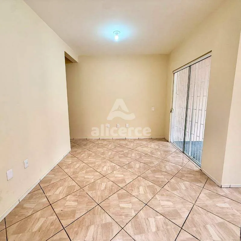 Casa Geminada à Venda com valor atrativo no bairro Forquilhas, São José/SC