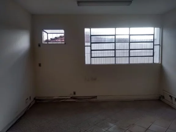 Imagem Barracão localizado perto da av. Duque de Caxias e Nações Unidas