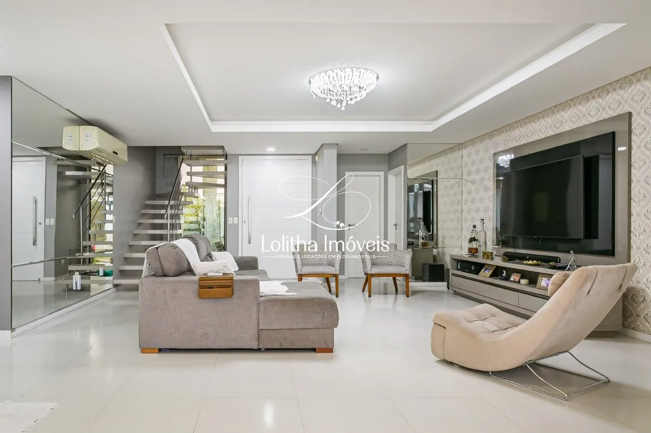 Imagem CASA COM 3 SUíTES À VENDA EM JURERÊ - FLORIANÓPOLIS/SC