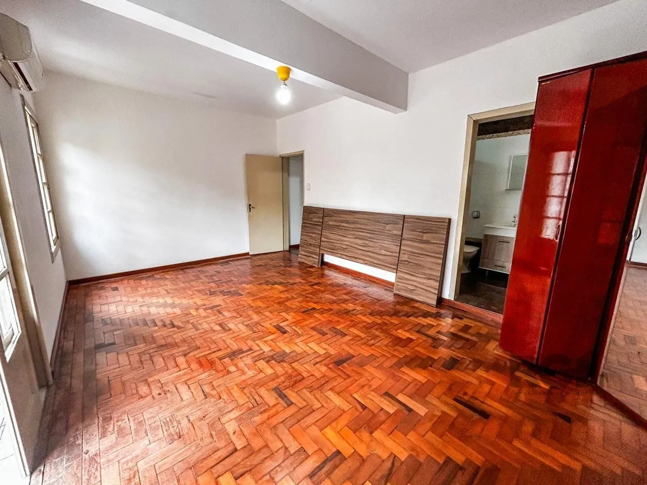 Imagem Apartamento com 3 quartos, 1 suíte, no bairro Rio Branco, Porto Alegre/RS