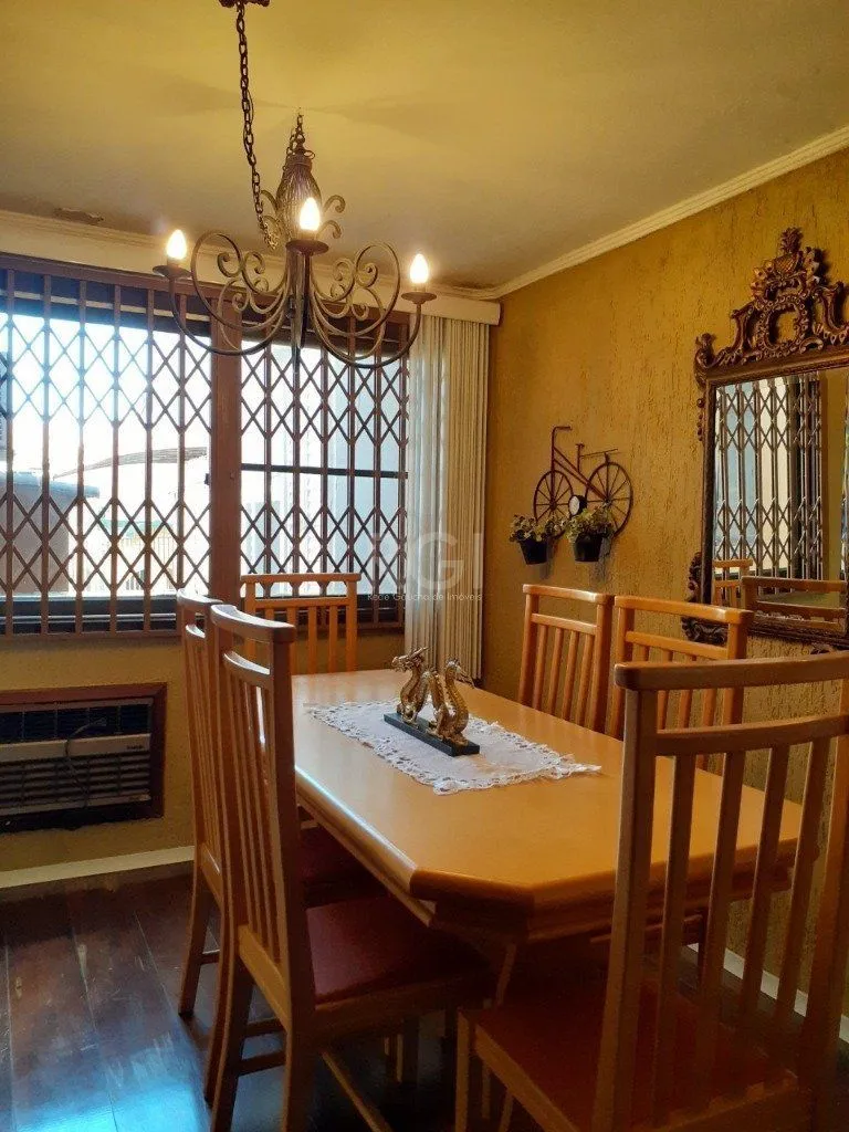 Imagem Casa 3 dormitórios, 2 suítes, 4 vagas, 257,52 m² de área privativa, no Bairro Ipanema