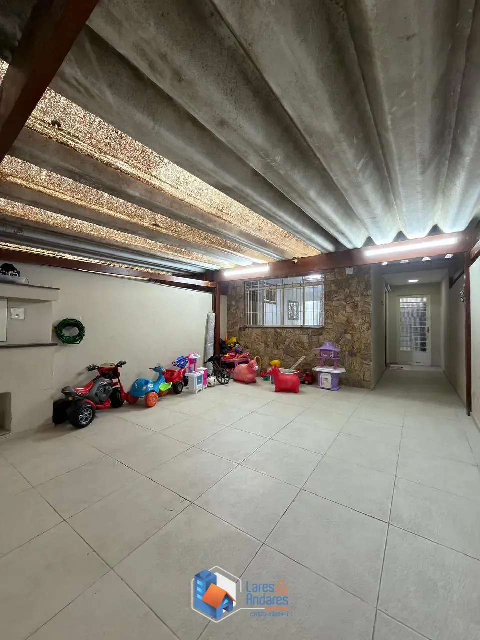 Imagem Sobrado para venda em Vila Nivi com 3 quartos, sendo 1 suíte, 100m²