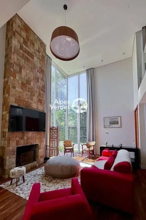 Imagem Vende-se Casa em Condominio com 3 suites a 5 minutos da Rua Coberta