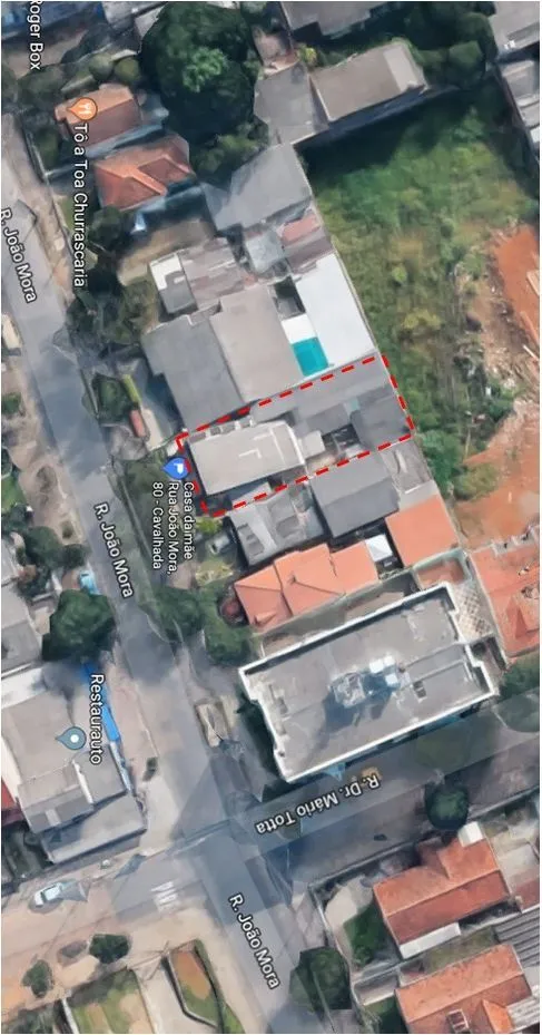 Imagem Casa térrea de 2 dormitórios, living, cozinha, churrasqueira, área de serviço, banheiro social, vaga para 2 automóveis.