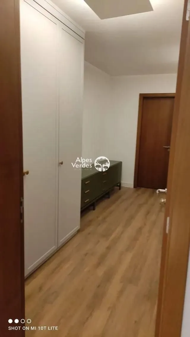 Imagem Vende-se apartamento no 4° andar cobertura mobiliado a 5 minutos da Rua Coberta