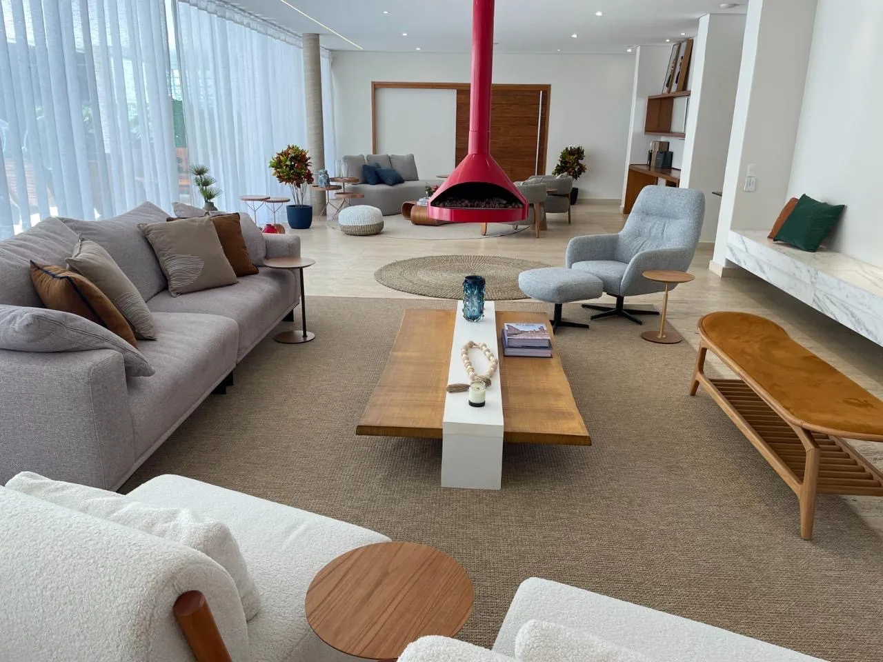 Imagem Casa 5 suítes e com 1900m² Condomínio Tamporé 1- Sp
