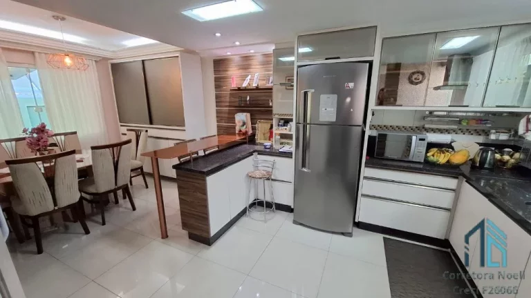Imagem Sobrado Tríplex Semi mobiliado, 03 quartos c/suíte no Guaira/Água Verde em Curitiba PR