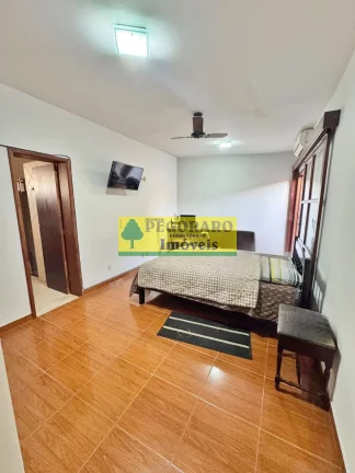 Imagem Casa de luxo à venda em Caraguatatuba-SP, bairro Martim de Sá: 4 quartos, 2 suítes, 2 salas, 3 banheiros, 3 vagas de garagem, 249m².