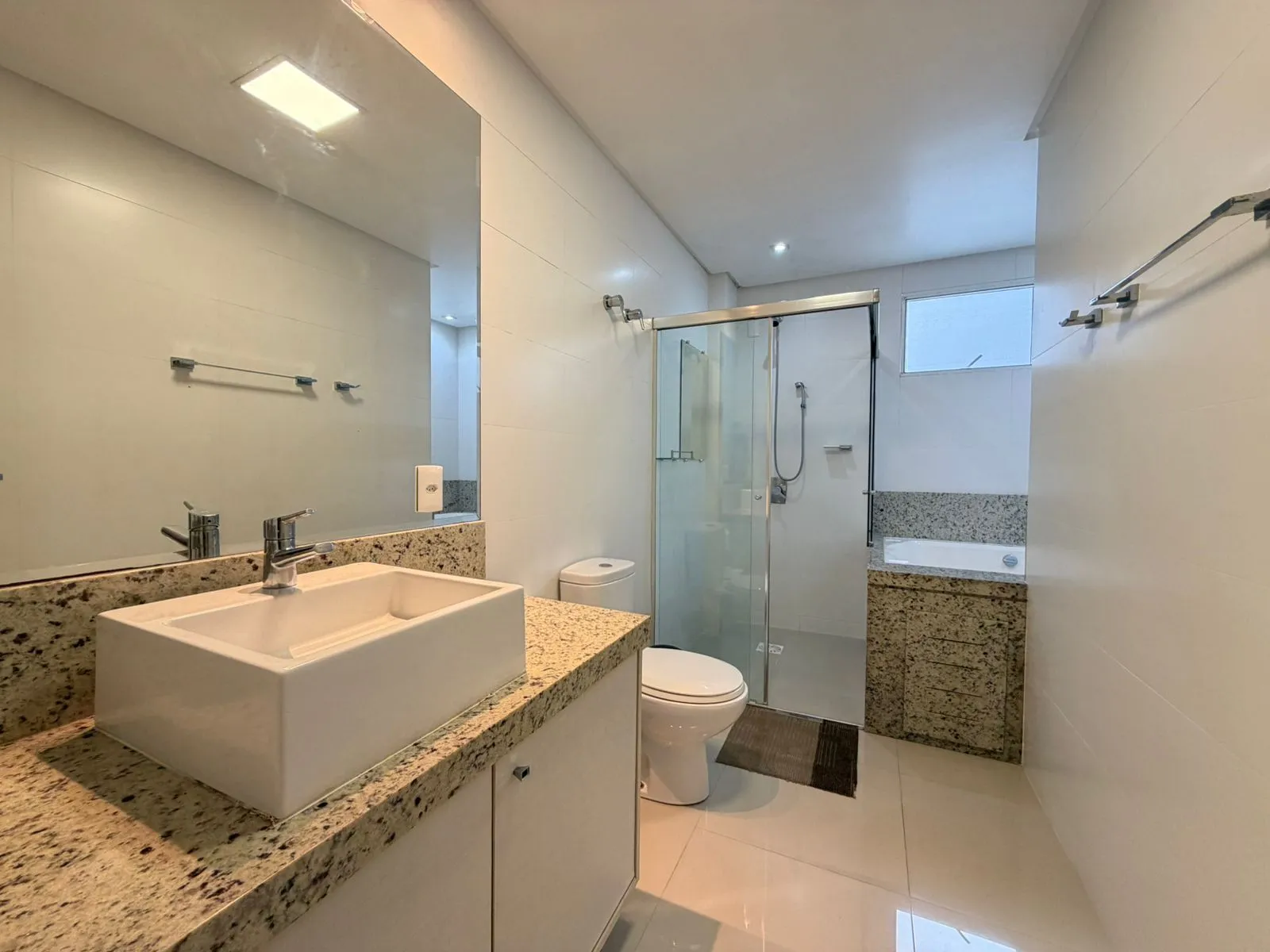 Imagem Apartamento com vista para o mar à venda com 142m2 por R$ 2.350.000,00