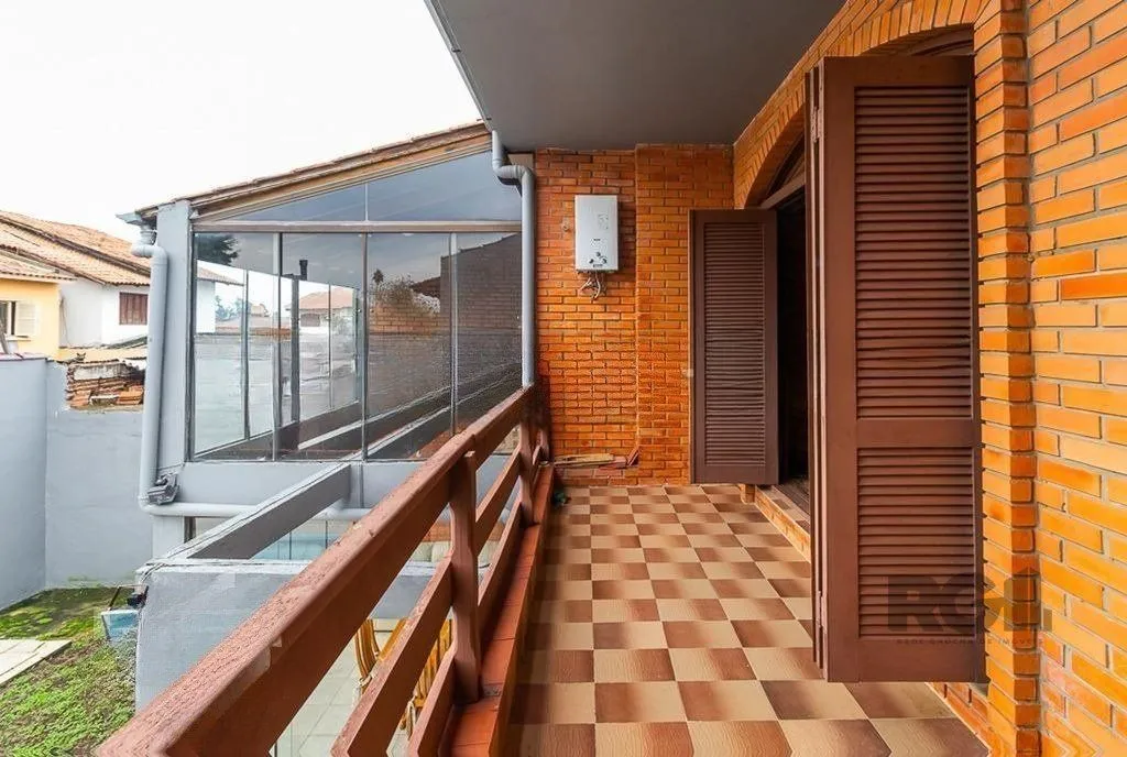 Imagem Casa de 245m² com 5 dormitórios no bairro Sarandi