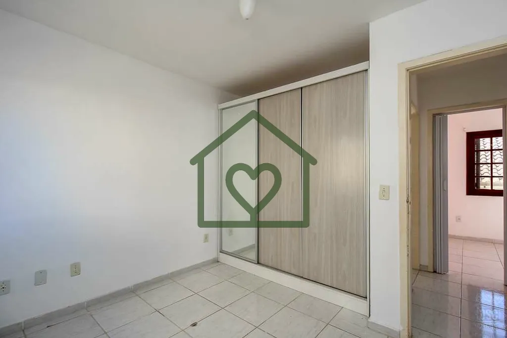 Imagem Casa em condomínio localizado próximo ao Hospital Vila Nova. Com 3 dormitórios, sendo 1 suíte, 8...