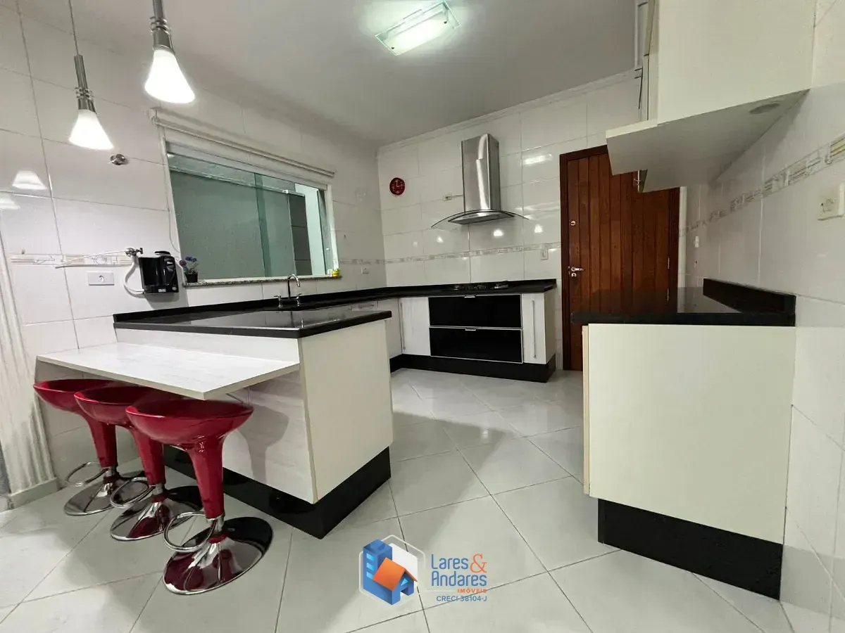 Imagem Sobrado para venda em Jardim Mangalot com 3 quartos, sendo 1 suíte, 193m²