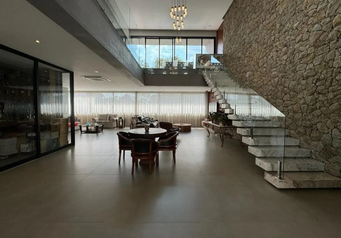 Imagem Casa de Altíssimo Padrão à Venda no Alphaville 01 em Barueri, 5 suítes, 600 m², piscina aquecida, mobiliada e terreno de 560 m²