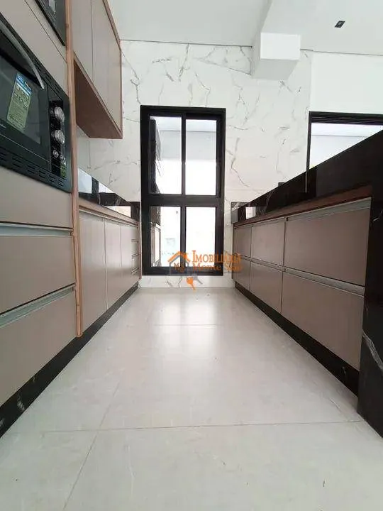 Imagem Sobrado com 3 dormitórios à venda, 240 m² por R$ 2.200.000,00 - Mogi Moderno - Mogi das Cruzes/SP