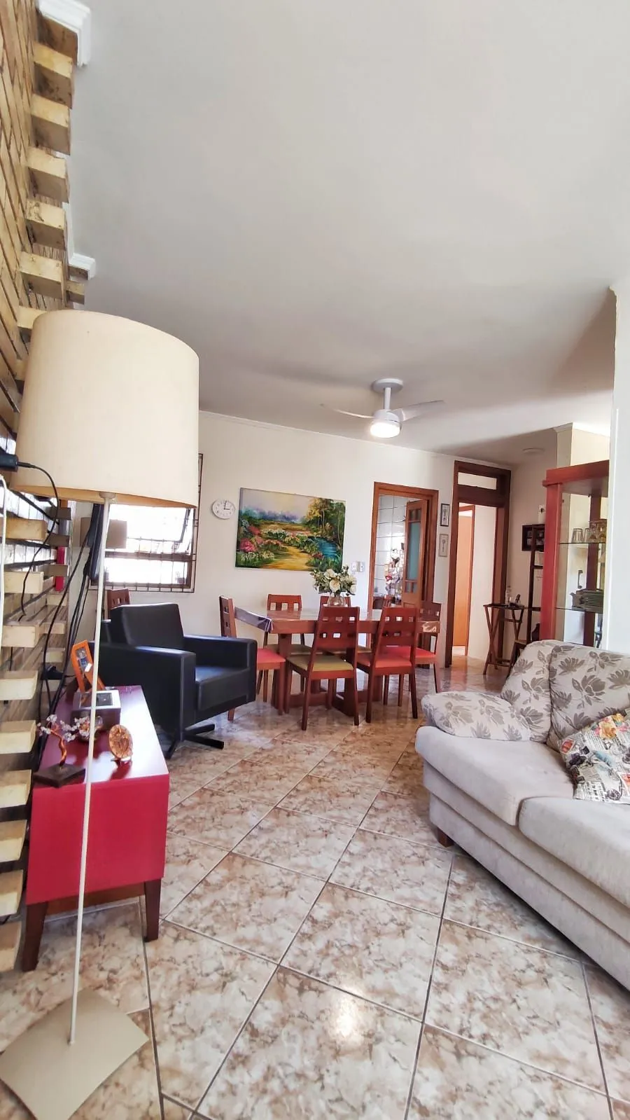 Imagem Casa com 4 Quartos e 2 banheiros e 2 Suites à Venda, 153 m² por R$ 990.000