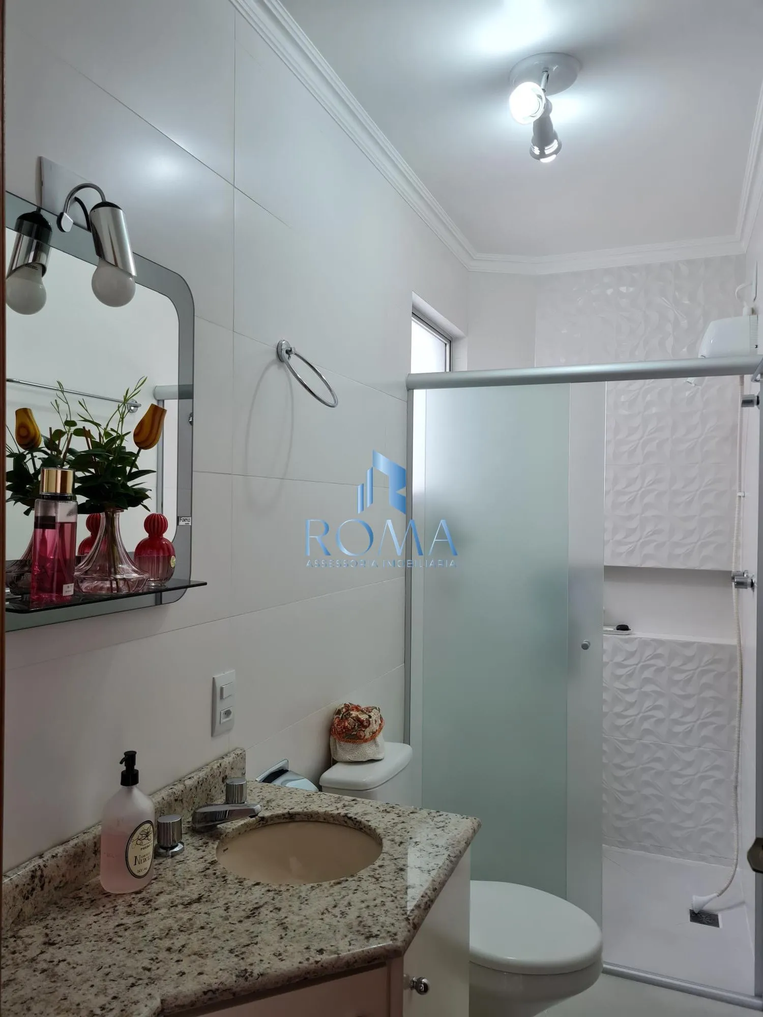 Imagem Apartamento Semimobiliado com 3 Quartos à Venda em Santa Maria
