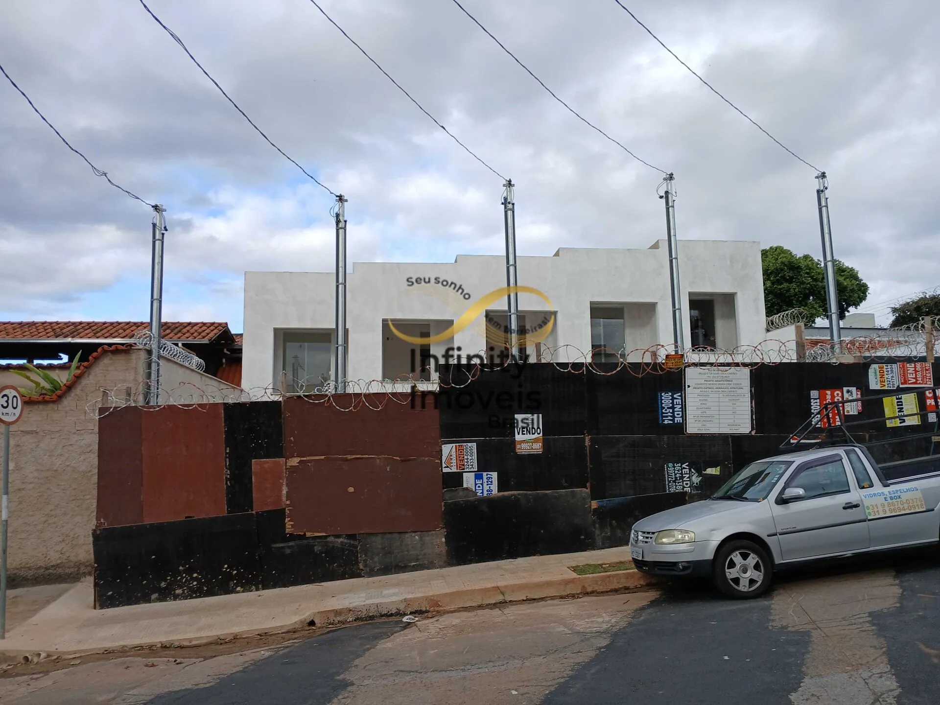 Imagem Casa à venda no bairro Floramar - Belo Horizonte/MG