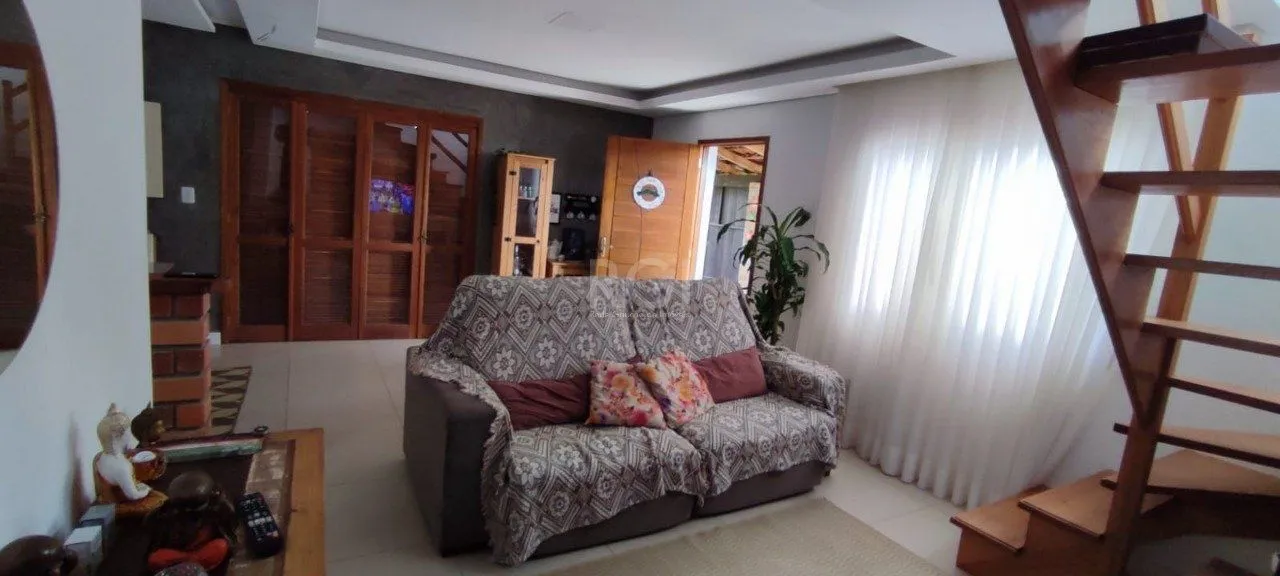 Imagem Casa com Piscina no bairro Lami