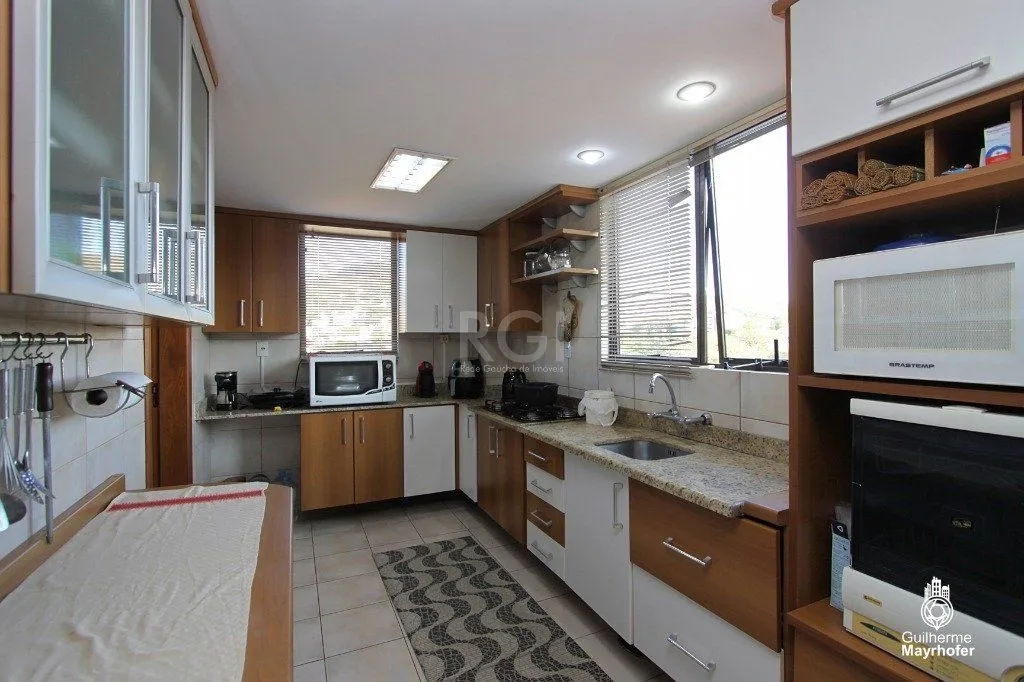 Imagem Cobertura para Venda - 350m², 3 dormitórios, sendo 1 suites, 2 vagas - Teresópolis