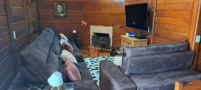 Imagem Chácara com 4 dormitórios à venda, 1000 m² por R$ 950.000,00 - Clube de Campo Vale do Sol - Campos do Jordão/SP