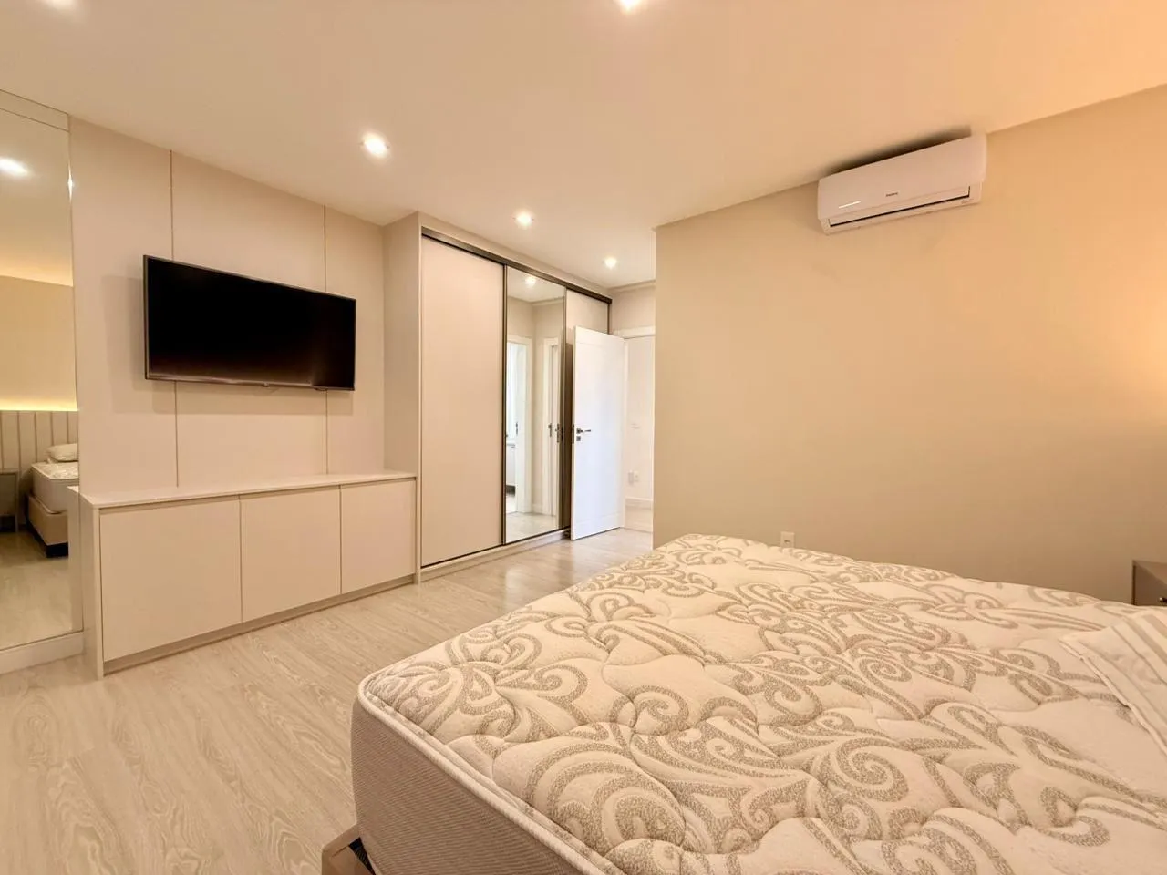 Imagem Apartamento com vista para o mar à venda com 179.5m2 por R$ 4.850.000,00