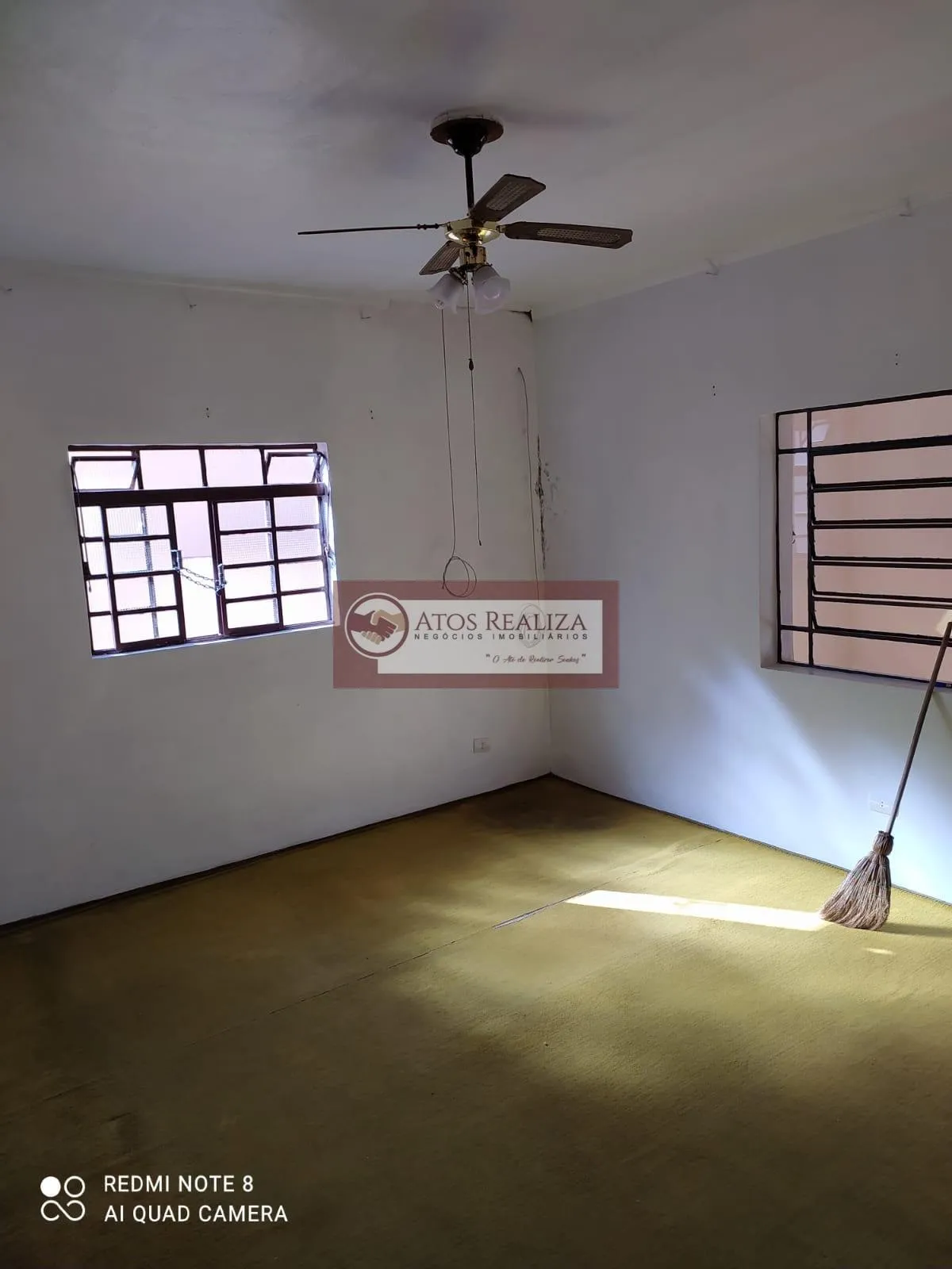Imagem Exclusivo: Oportunidade Rara a venda no centro da Cidade Dutra. Vendo casa térreo no coração da cidade Dutra, São 320m² de tereno, 170m² de construção, necessita reforma, imóvel para investir, São 4 Dormitórios, 2 salas, 2 banheiros, despensa, quintal amp