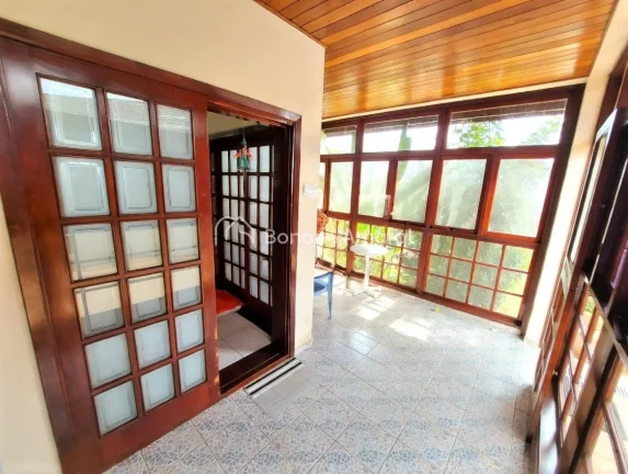 Imagem Casa à venda no San Conrado.

- 3 dormitórios, sendo 1 suíte com closet e hidro;
- Sala espaçosa...